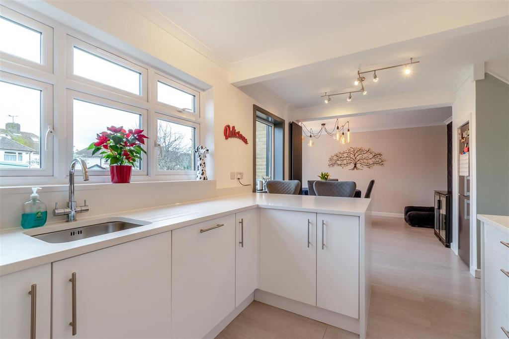 8584717-interior11.jpg