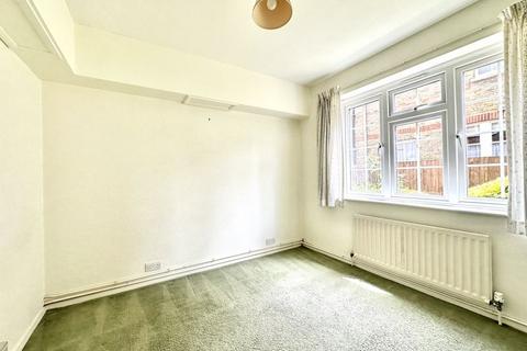undefined, Bridge Road, Epsom