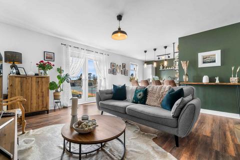 66 Bridgend, Stewarton, Kilmarnock, KA3 5BF