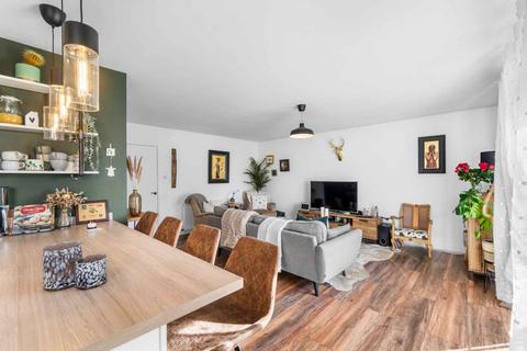 66 Bridgend, Stewarton, Kilmarnock, KA3 5BF