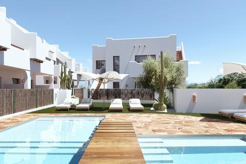 3 bedroom property, C. la Paz