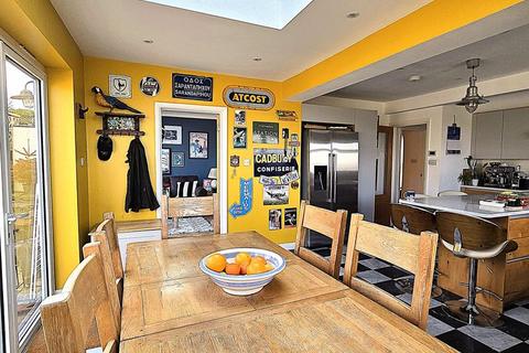 4 College Road, Upper Beeding, Steyning, BN44 3TB