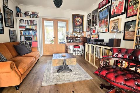 4 College Road, Upper Beeding, Steyning, BN44 3TB
