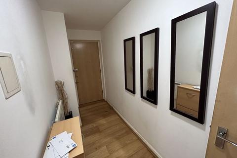 2 bedroom flat to rent, Highfield Road, Feltham