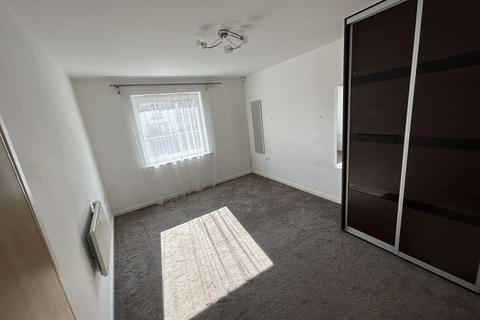 2 bedroom flat to rent, Highfield Road, Feltham