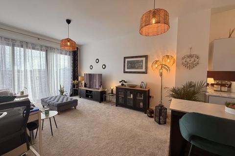2 bedroom apartment for sale, George Place, Plymouth Stunning Two Bedroom Modern Apartment Near the sea.