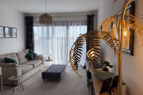 2 bedroom apartment for sale, George Place, Plymouth Stunning Two Bedroom Modern Apartment Near the sea.