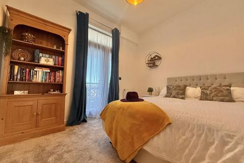 2 bedroom apartment for sale, George Place, Plymouth Stunning Two Bedroom Modern Apartment Near the sea.