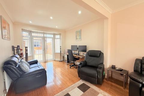 5 Ascot Gardens, Southall, UB1 2RZ