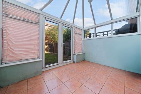 10 Eindhoven Close, Carshalton, SM5 2FD