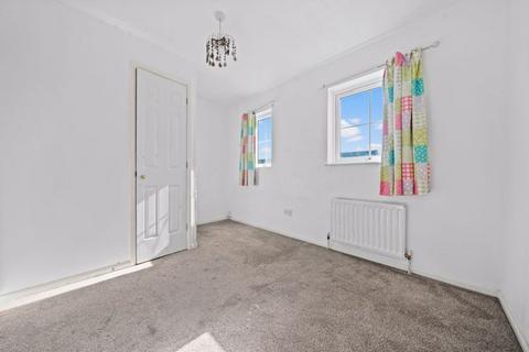 10 Eindhoven Close, Carshalton, SM5 2FD