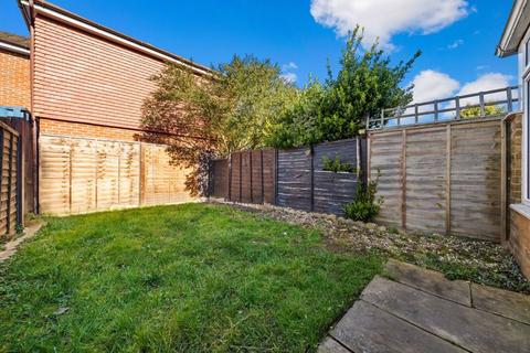 10 Eindhoven Close, Carshalton, SM5 2FD
