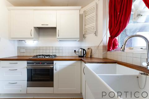 2 bedroom flat to rent, Belton Way, E3