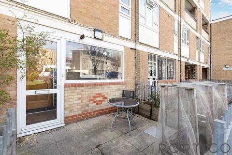 2 bedroom flat to rent, Belton Way, E3