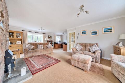 3 bedroom detached bungalow for sale, High Street, Bedford MK44
