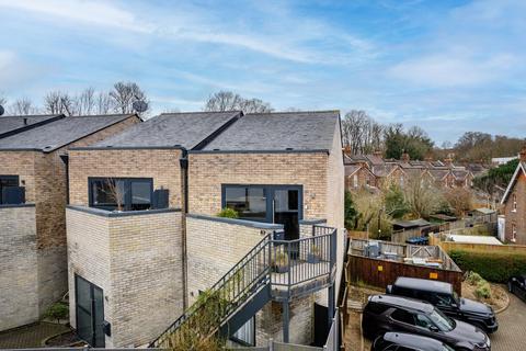 87 Edward Road, Coulsdon, CR5 2NQ
