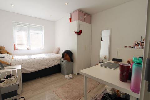 2 bedroom apartment to rent, Splott Road, Cardiff CF24
