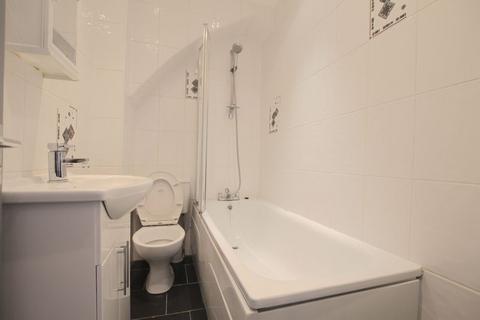 1 bedroom apartment to rent, Connaught Road, Cardiff CF24