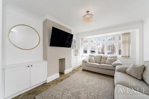 7 Davis Road, Aveley, South Ockendon, RM15 4ST