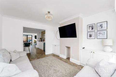 7 Davis Road, Aveley, South Ockendon, RM15 4ST