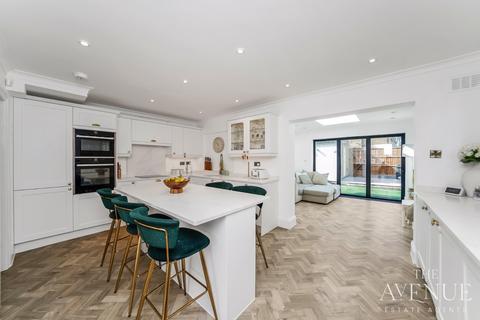 7 Davis Road, Aveley, South Ockendon, RM15 4ST