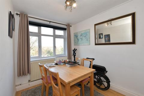 2 bedroom flat for sale, Harley Court, London E11