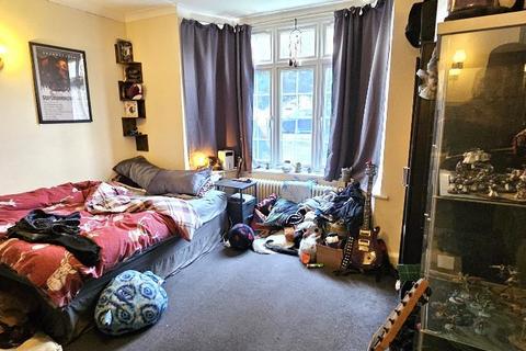 5 bedroom semi-detached house to rent, Old Oak Road, East Acton, London, W3 7JD