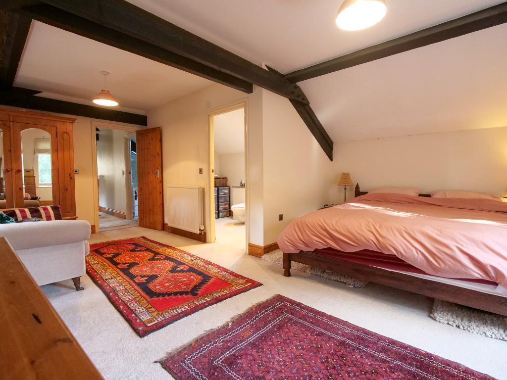 Master Bedroom Dual Aspect