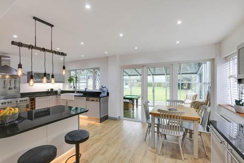 18 Blacksmiths Hill, South Croydon, CR2 9AY