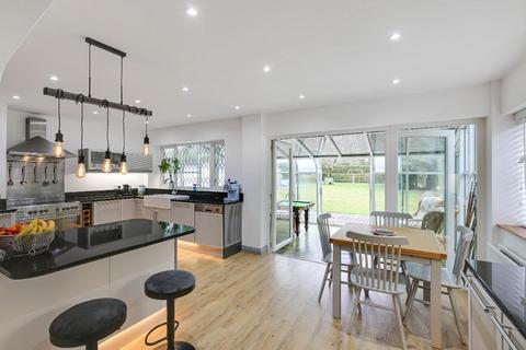 18 Blacksmiths Hill, South Croydon, CR2 9AY