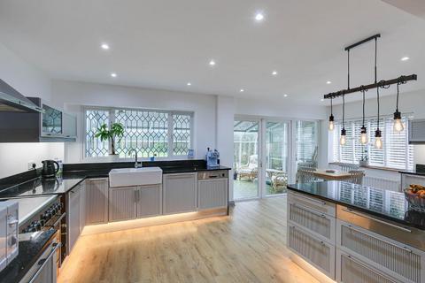 18 Blacksmiths Hill, South Croydon, CR2 9AY