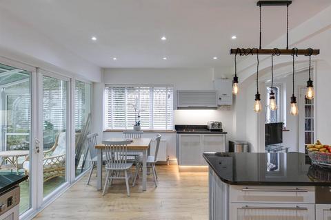 18 Blacksmiths Hill, South Croydon, CR2 9AY