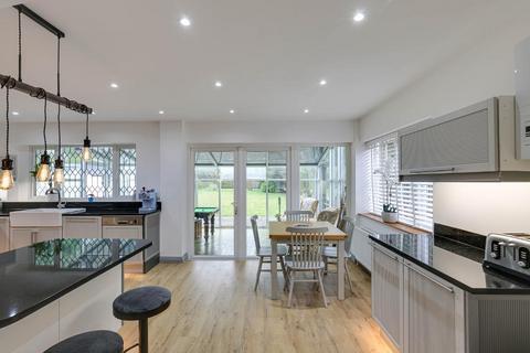 18 Blacksmiths Hill, South Croydon, CR2 9AY