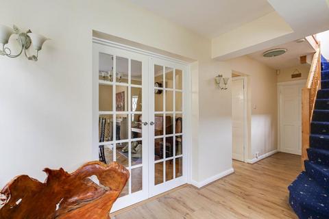 18 Blacksmiths Hill, South Croydon, CR2 9AY