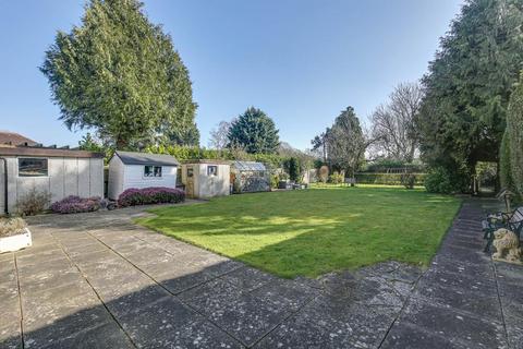 18 Blacksmiths Hill, South Croydon, CR2 9AY
