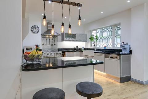 18 Blacksmiths Hill, South Croydon, CR2 9AY