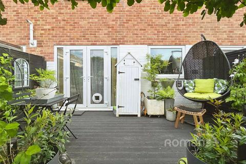 3 bedroom terraced house for sale, Elm Bank, Yateley, Hampshire