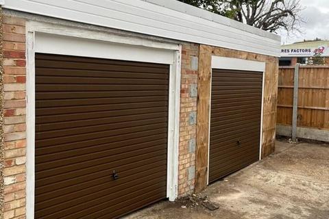 Garage to rent, Brunswick Park Road, London N11
