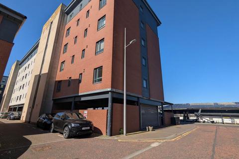 2 bedroom flat to rent, 2F Thorter Way, ,