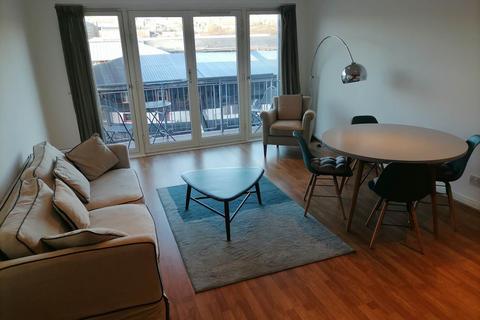 2 bedroom flat to rent, 2F Thorter Way, ,