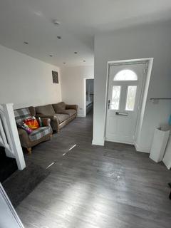 1 bedroom in a house share to rent, Abbey Road, Smethwick, B67 5RD