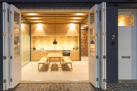 3 bedroom mews for sale, Southwick Mews, London, W2
