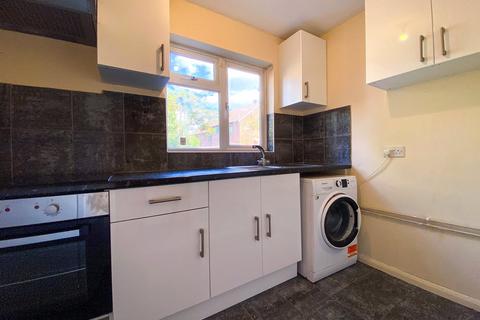 82 Barnfield Way, Oxted, RH8 9QG