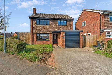 4 bedroom detached house for sale, Passingham Avenue, Hitchin, SG4