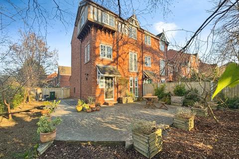 39 Benton Drive, Chester, CH2 2RD