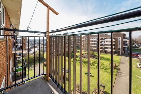 3 bedroom apartment for sale, Laburnum Road, Mitcham CR4