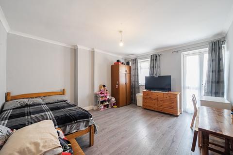 3 bedroom apartment for sale, Laburnum Road, Mitcham CR4