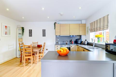 2 bedroom apartment for sale, Chequers Avenue, Buckinghamshire HP11