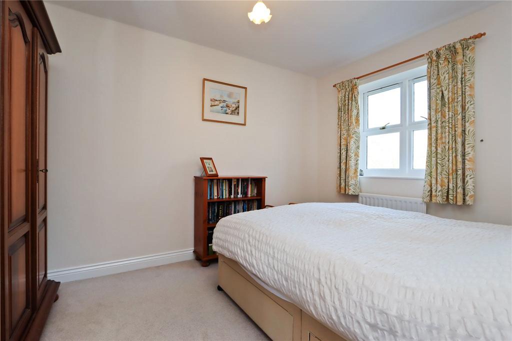 Bedroom 1 Pic 3