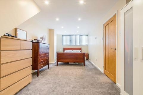 2 bedroom semi-detached house to rent, Holmsley Garth, Leeds LS26